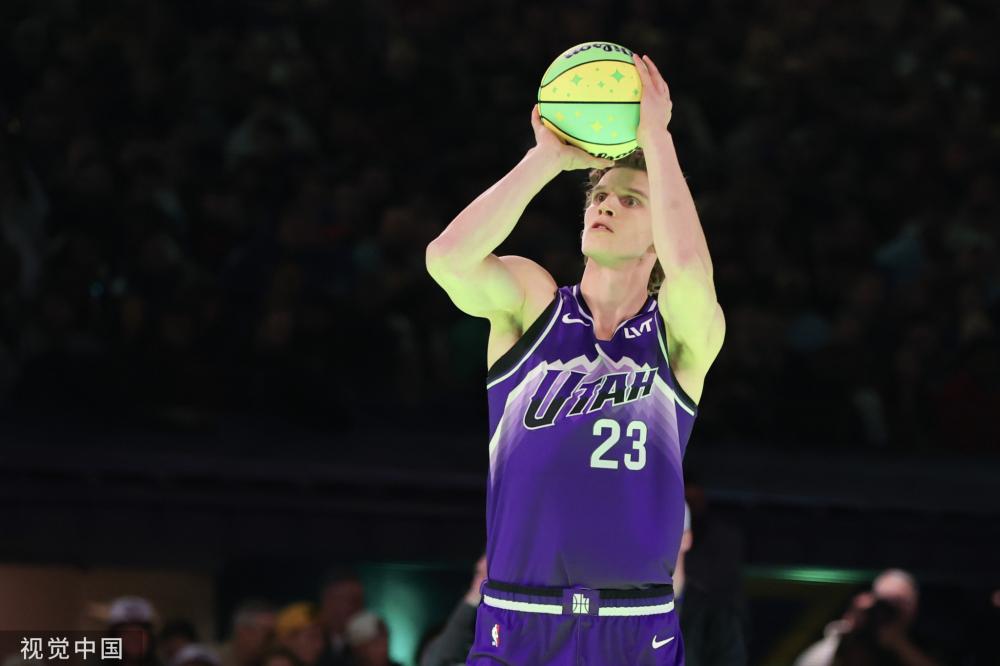 英媒：纽卡、曼联可能在今夏签下卢克曼，球员转会费6500万欧.